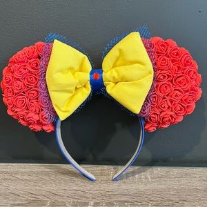 Snow White theme Minnie ears